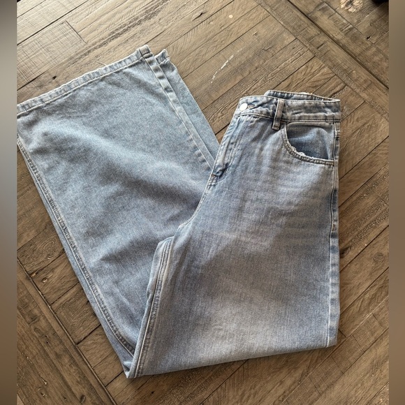 BNWT Fashion Nova “Brianca” Bow Backside Wide Leg Jeans , size 7. - Picture 2 of 13